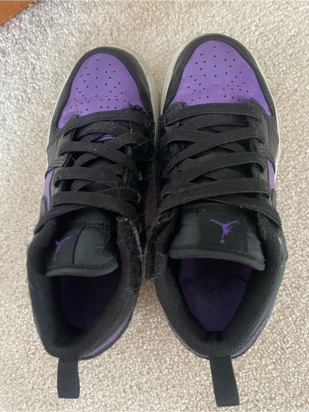 Jordan Kids Low-Top Sneakers in Black and Purple